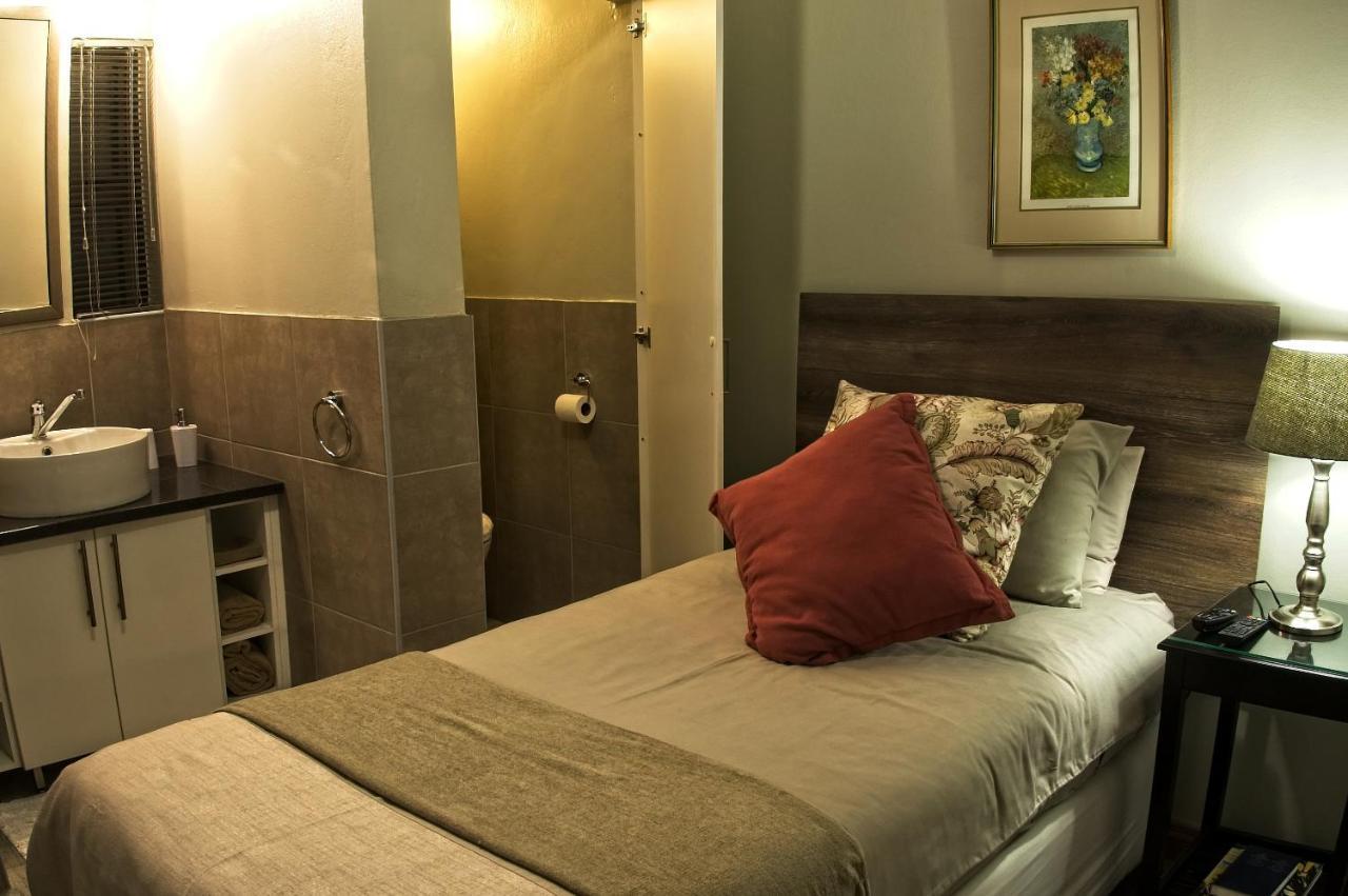Rest-A-While Guest House - Pretoria-Noord Εξωτερικό φωτογραφία